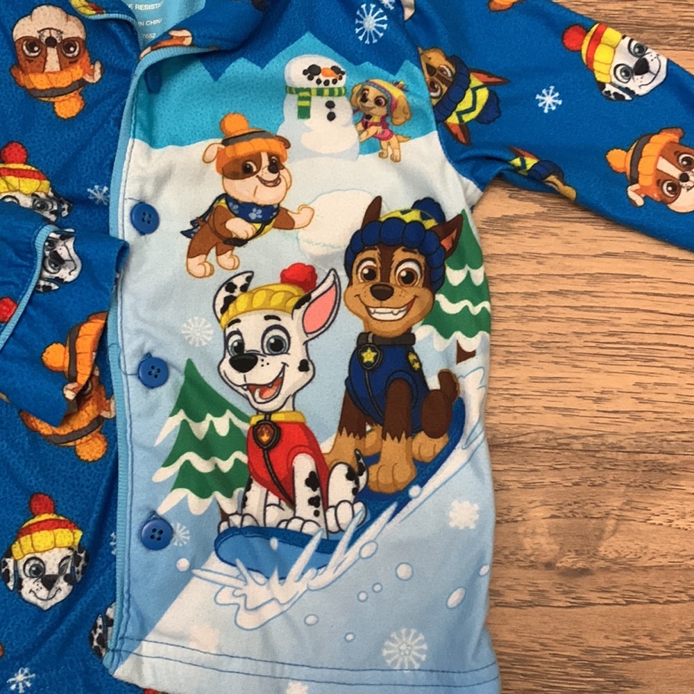 Paw Patrol winter pajamas - size 4T - Picture 4 of 6